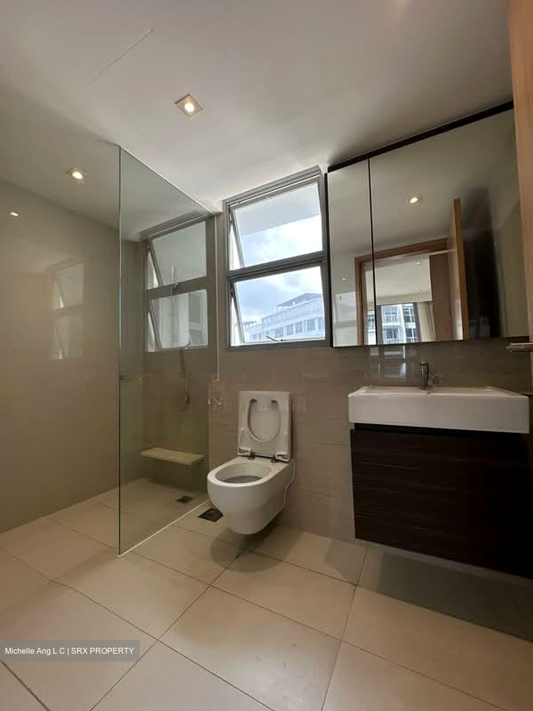Prive (D19), Condominium #588218721